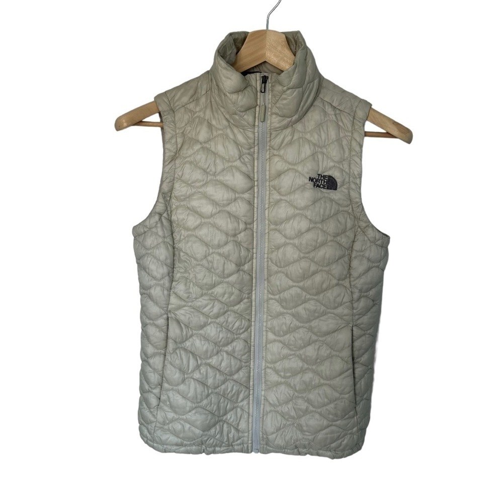 The North Face Women's Cream White Quilted Vest - Picture 2 of 12